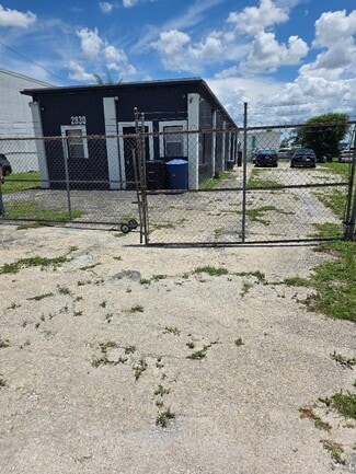 Plus de détails pour 2830 St Charles St, Fort Myers, FL - Local commercial à vendre