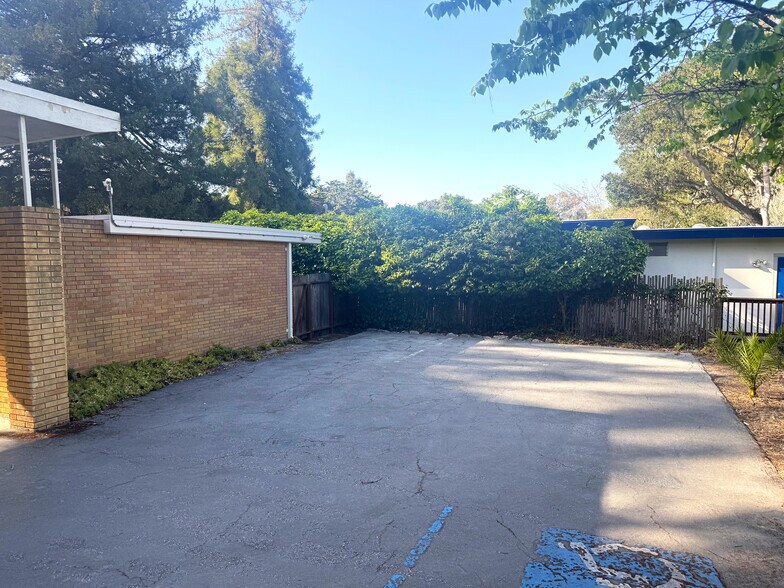 965 Pacific St, Monterey, CA à vendre - Photo de l’immeuble – Image 3 sur 12