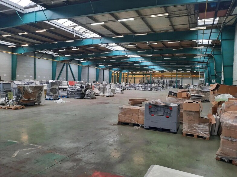 Industriel/Logistique dans Lieusaint à louer - Photo de l’immeuble – Image 3 sur 5