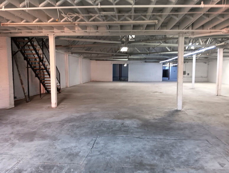 734 E 62nd St, Los Angeles, CA à louer - Photo intérieure – Image 2 sur 8