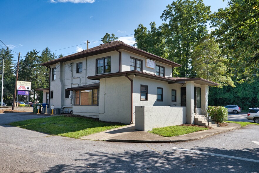 520 Hendersonville Rd, Asheville, NC à louer - Photo de l’immeuble – Image 3 sur 3