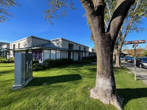 14 Commercial Blvd, Novato, CA à louer Photo de l’immeuble– Image 1 sur 9