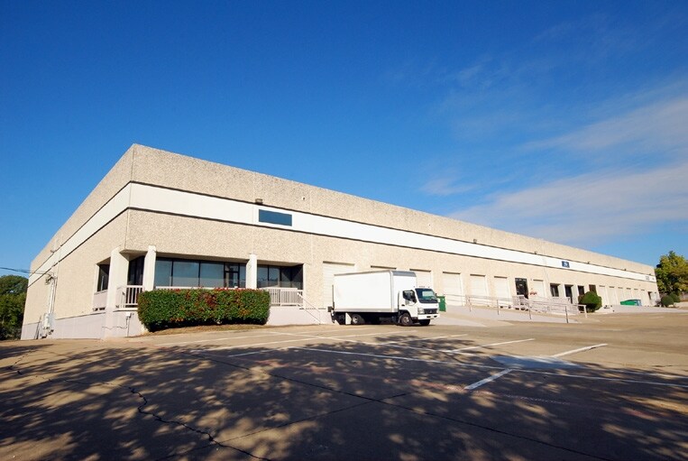 1001 N Union Bower Rd, Irving, TX à louer - Photo de l’immeuble – Image 2 sur 7