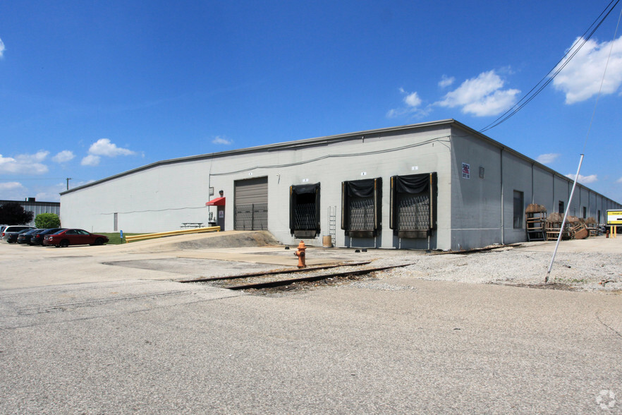 7725 National Tpke, Louisville, KY à louer - Photo principale – Image 1 sur 3
