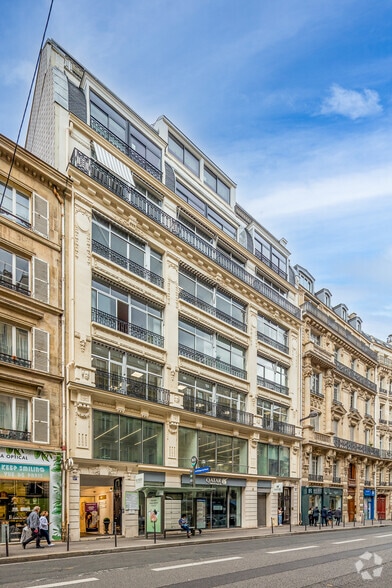 64 Rue La Boétie, Paris à louer - Photo de l’immeuble – Image 1 sur 4