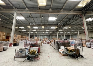 Industriel/Logistique dans Éragny à louer Photo intérieure– Image 2 sur 5