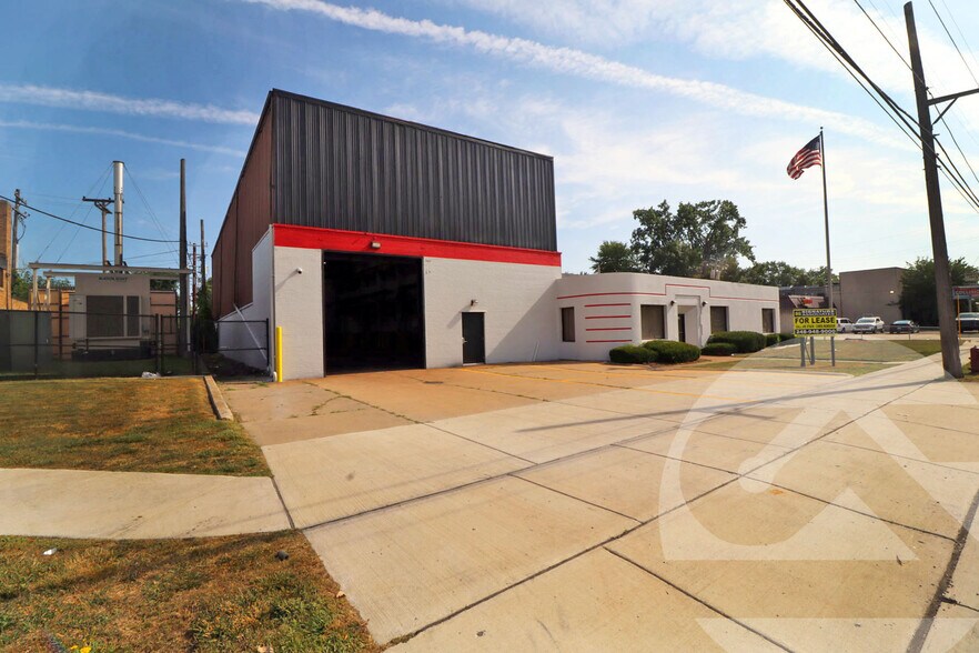 14551 E 9 Mile Rd, Eastpointe, MI à vendre - Photo de l’immeuble – Image 1 sur 1