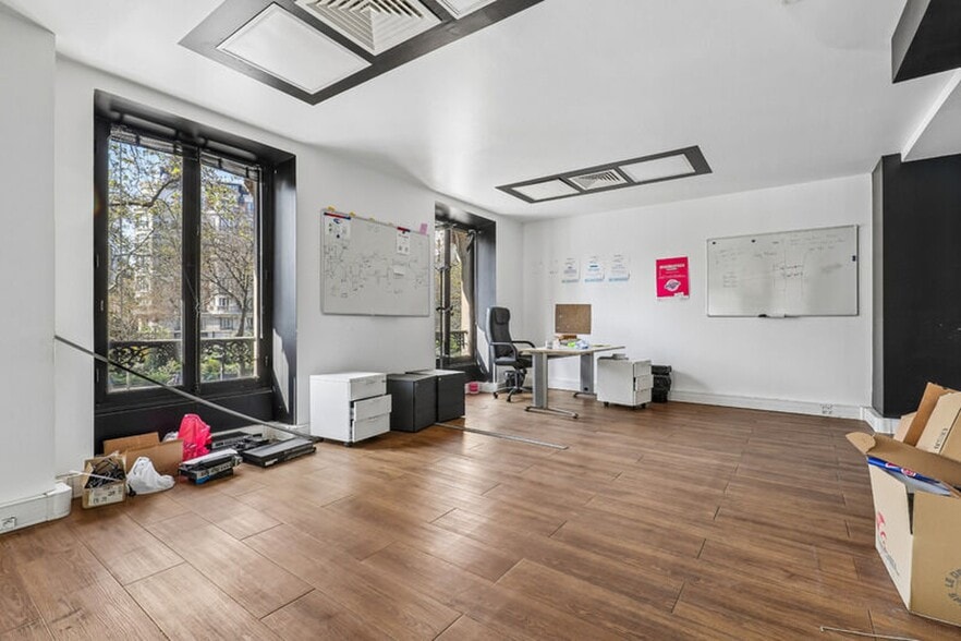 53 Boulevard Voltaire, Paris à louer - Photo de l’immeuble – Image 2 sur 12