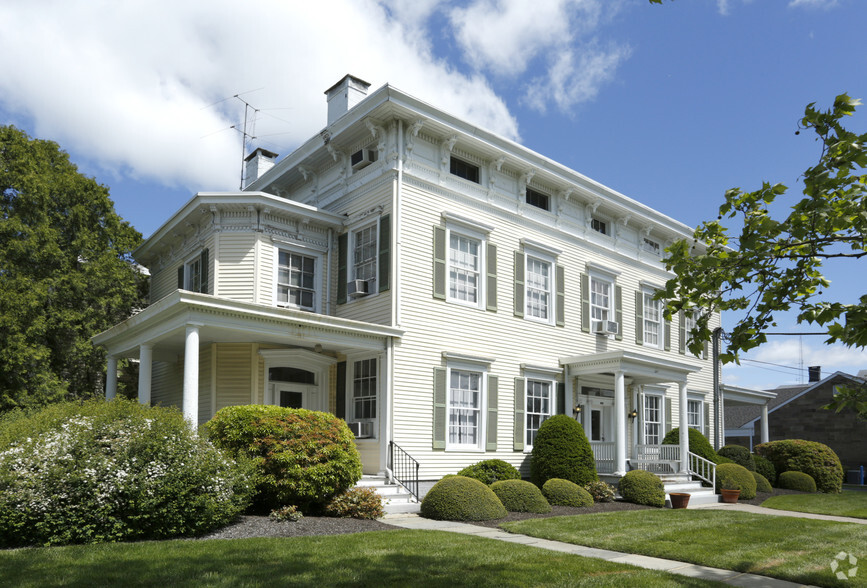 63 W Main St, Freehold, NJ à louer - Photo de l’immeuble – Image 3 sur 5