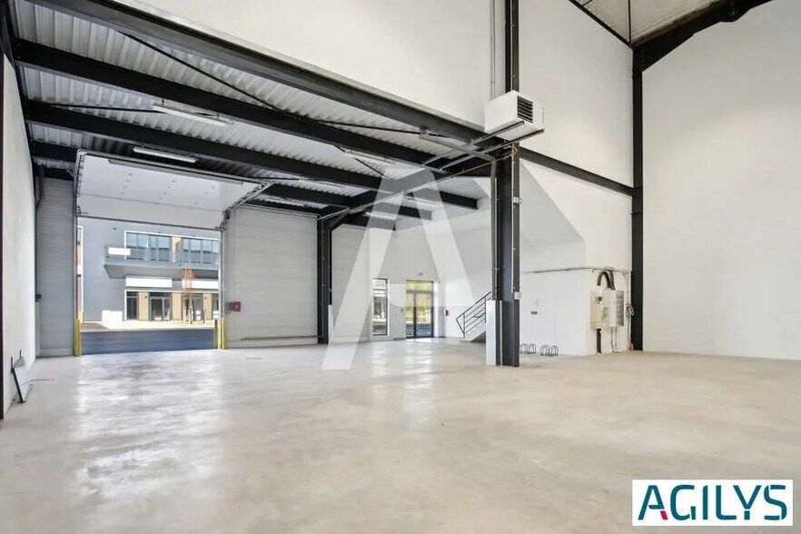 Local d’activités dans Chalifert à louer - Photo de l’immeuble – Image 1 sur 5