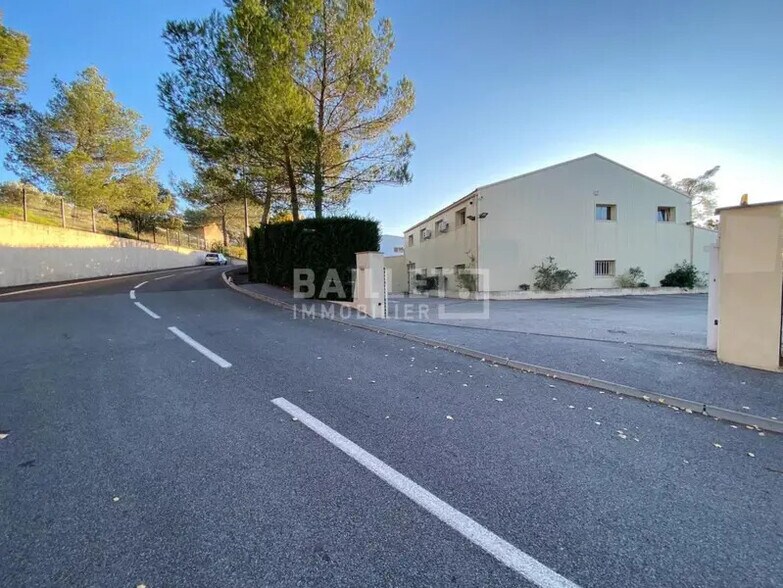 Industriel/Logistique dans Roquebrune-sur-Argens à vendre - Photo de l’immeuble – Image 2 sur 7