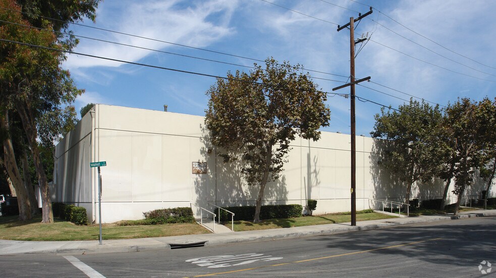 926 E 1st St, Santa Ana, CA à vendre - Photo de l’immeuble – Image 2 sur 3