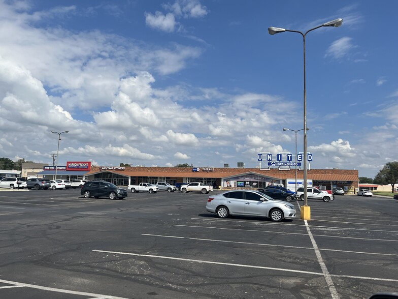 2110 Oklahoma Ave, Woodward, OK à louer - Photo de l’immeuble – Image 2 sur 11