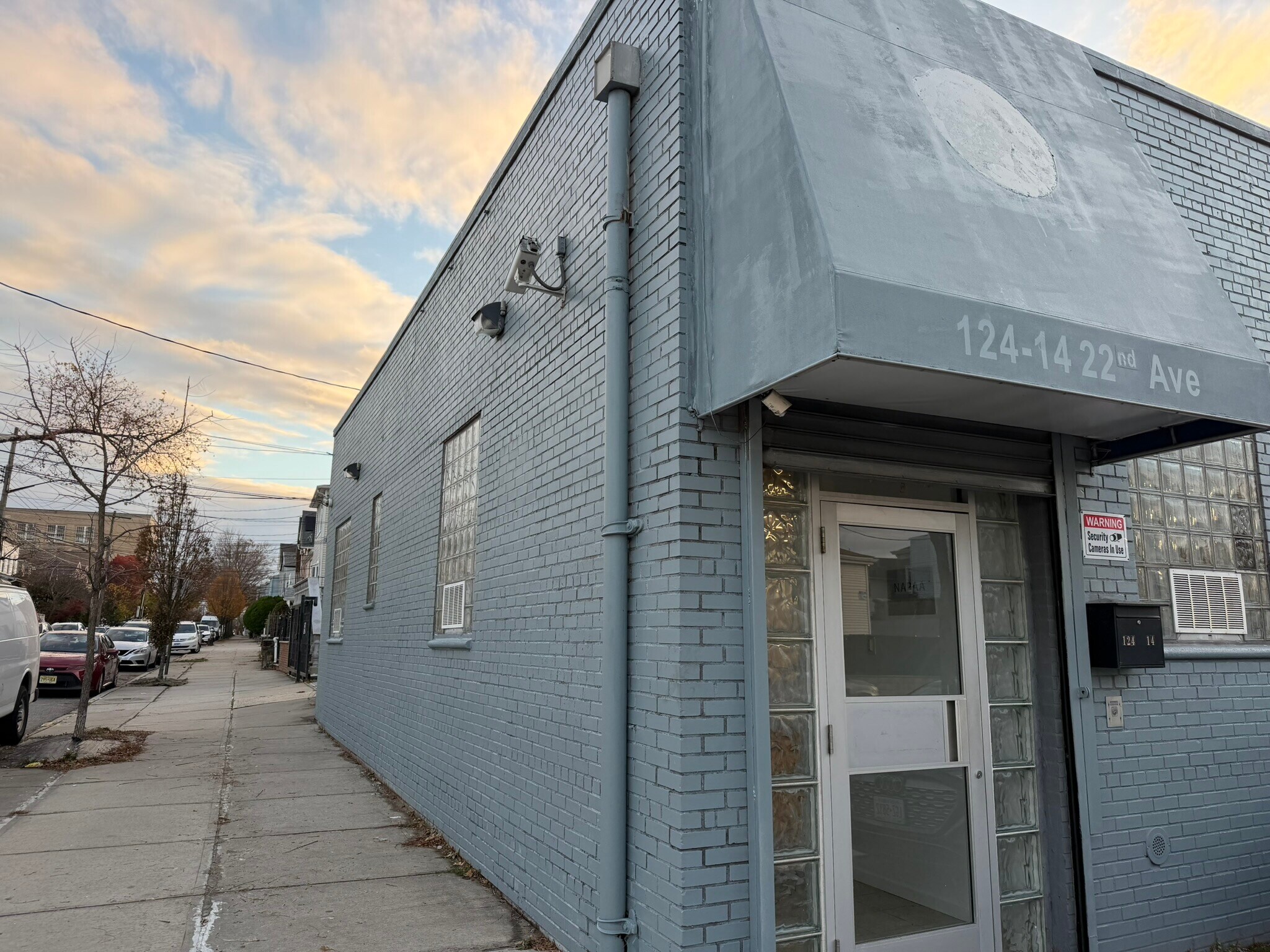 124-14 22nd Ave, College Point, NY à vendre Photo principale– Image 1 sur 16