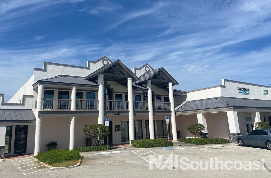 957-975 SE Federal Hwy, Stuart, FL à louer - Photo de l’immeuble – Image 3 sur 7