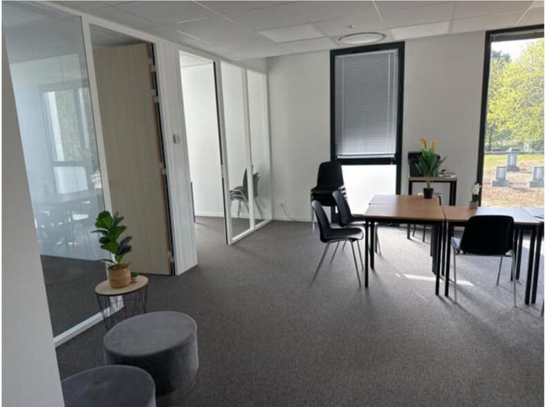 Bureau dans Saint Nazaire à louer - Photo de l’immeuble – Image 2 sur 12