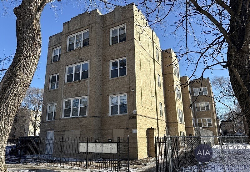 635 N Springfield Ave, Chicago, IL à vendre Photo principale– Image 1 sur 2