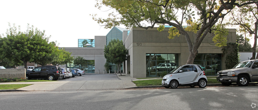 110-120 W Bellevue Dr, Pasadena, CA à louer - Photo de l’immeuble – Image 3 sur 8