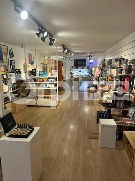 Local commercial dans La Rochelle à louer - Photo de l’immeuble – Image 1 sur 2