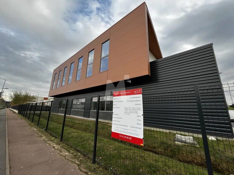 Local d'activités dans Bondoufle à vendre - Photo de l’immeuble – Image 3 sur 9