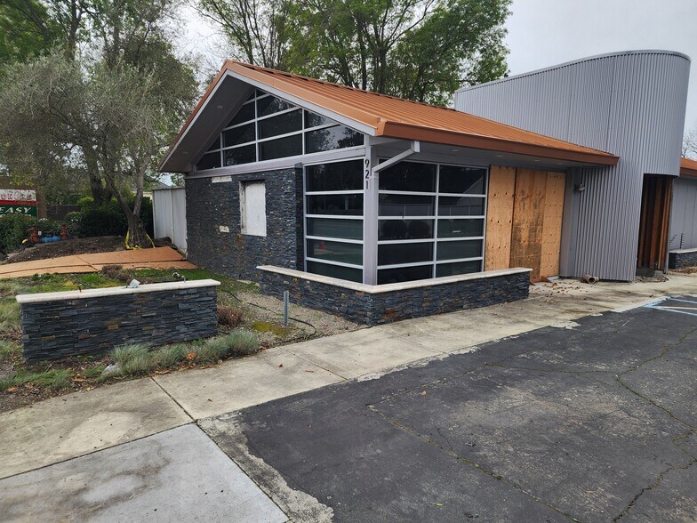 921 Broadway, Sonoma, CA à vendre - Photo de l’immeuble – Image 1 sur 10