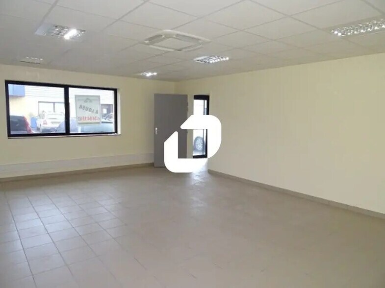 Bureau dans Ennery à louer - Photo intérieure – Image 2 sur 4