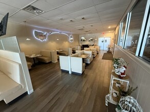 6213-6243 Allisonville Rd, Indianapolis, IN à louer Photo intérieure– Image 2 sur 7