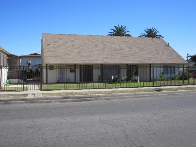 10216 S Denker Ave, Los Angeles, CA à louer - Photo de l’immeuble – Image 3 sur 12