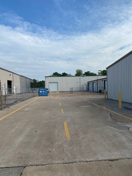 4960 Washington Blvd, Beaumont, TX à louer - Photo de l’immeuble – Image 3 sur 5