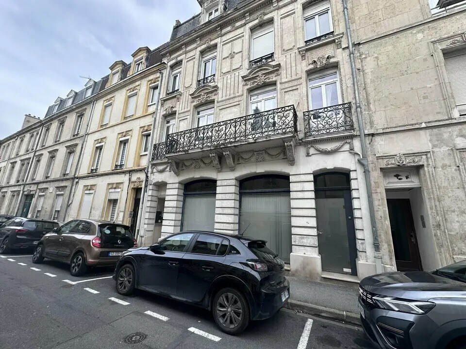 Bureau dans Reims à louer Photo de l’immeuble– Image 1 sur 8