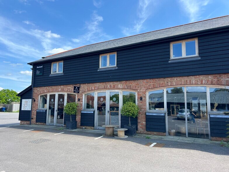 Local commercial dans Unit A Central Barn, Whipley Manor Farm, Guildford à louer - Photo de l’immeuble – Image 1 sur 6