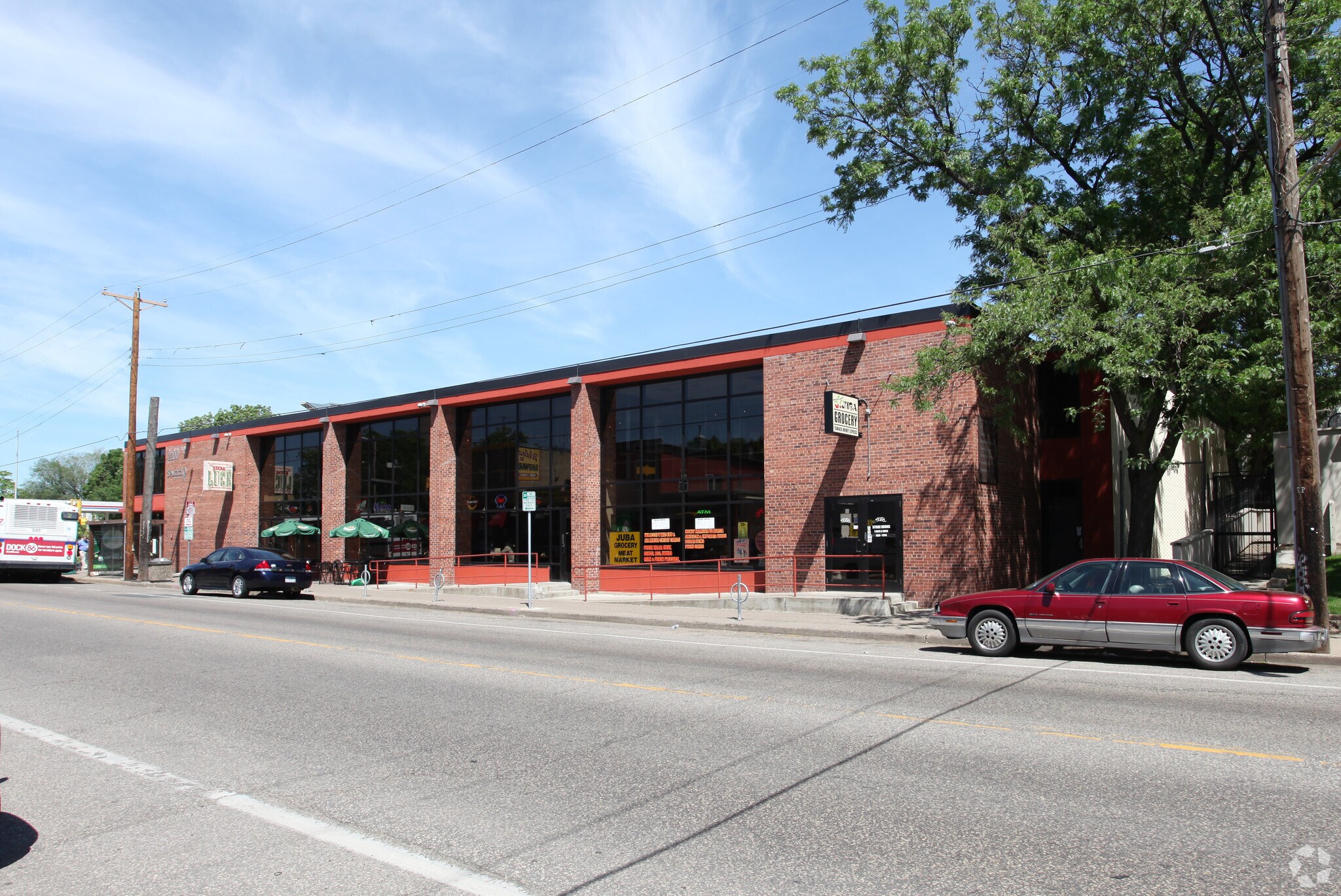 2200 E Franklin Ave, Minneapolis, MN à louer Photo principale– Image 1 sur 51