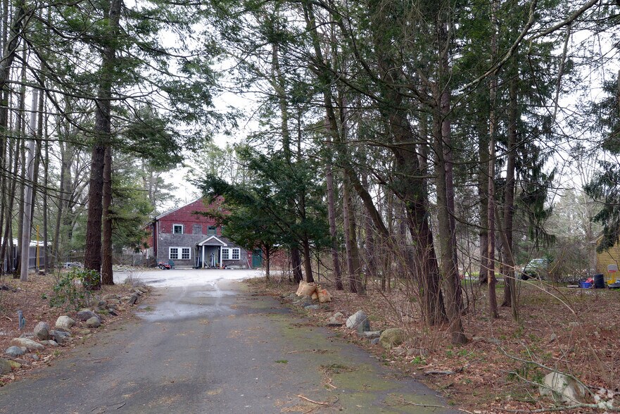 1144 Brush Hill Ave, Milton, MA à vendre - Photo de l’immeuble – Image 2 sur 5