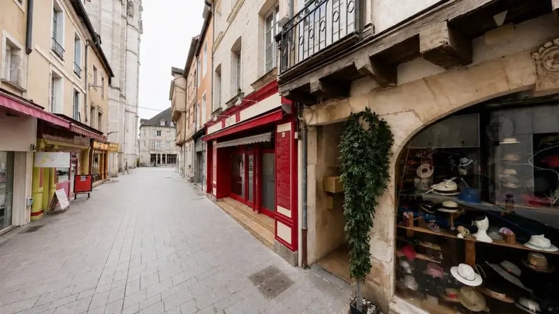 Local commercial dans Chalon-sur-Saône à louer - Photo de l’immeuble – Image 2 sur 2