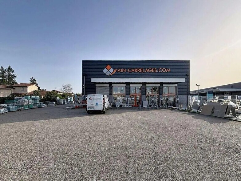 141 Route De Grenoble, Saint-Priest à louer - Photo de l’immeuble – Image 1 sur 8