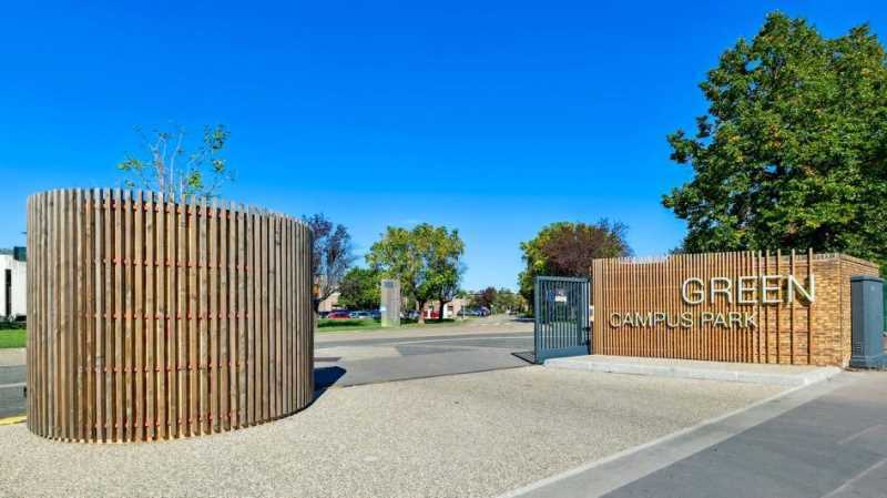 Bureau dans Vénissieux à louer - Photo de l’immeuble – Image 1 sur 22