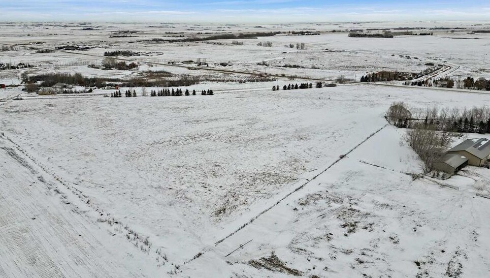 244046 Rge Road 251, Strathmore, AB à vendre - Aérien – Image 1 sur 6