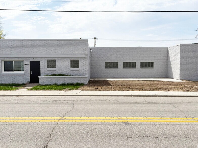 1017 S Logan St, Mishawaka, IN à louer - Photo de l’immeuble – Image 3 sur 16