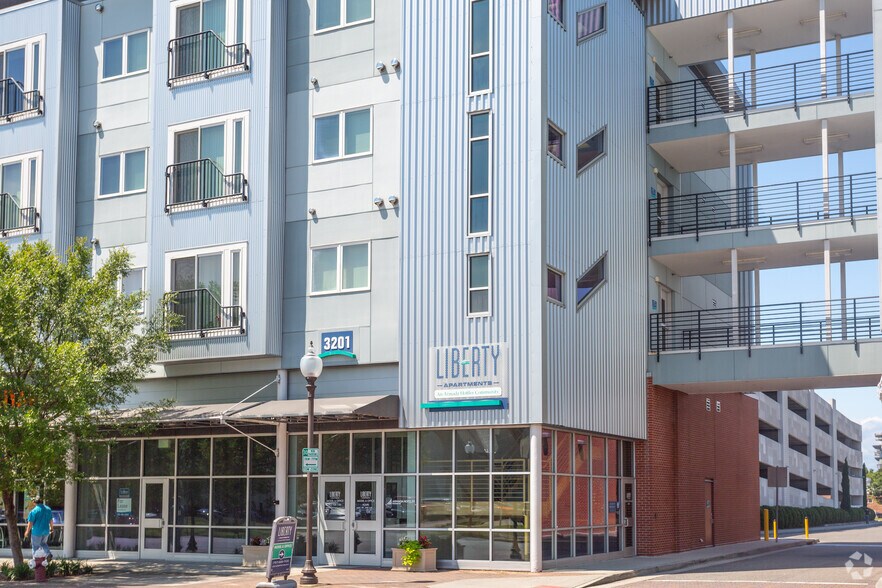 3201 Washington Ave, Newport News, VA à louer - Photo de l’immeuble – Image 2 sur 46