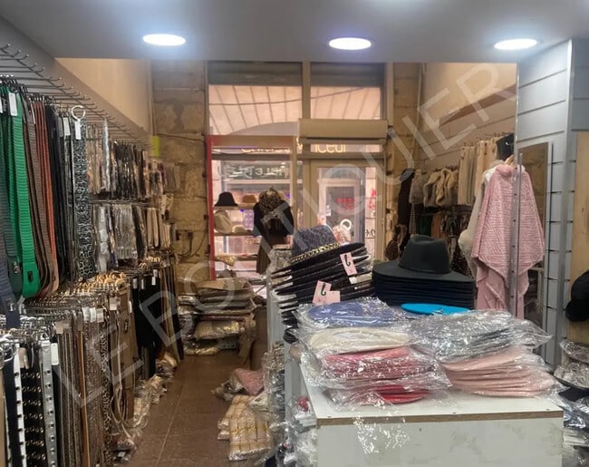 Plus de détails pour Local commercial à vendre