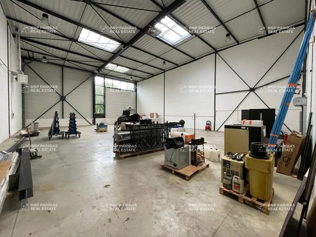 Plus de détails pour Local d’activités à vendre