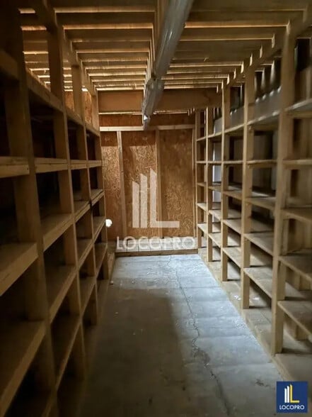 Local d’activités dans Saint-Laurent-du-Var à louer - Photo de l’immeuble – Image 3 sur 3