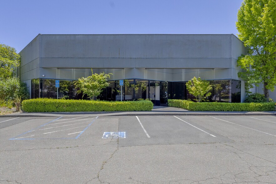 481 Aaron St, Cotati, CA à vendre - Photo de l’immeuble – Image 2 sur 15