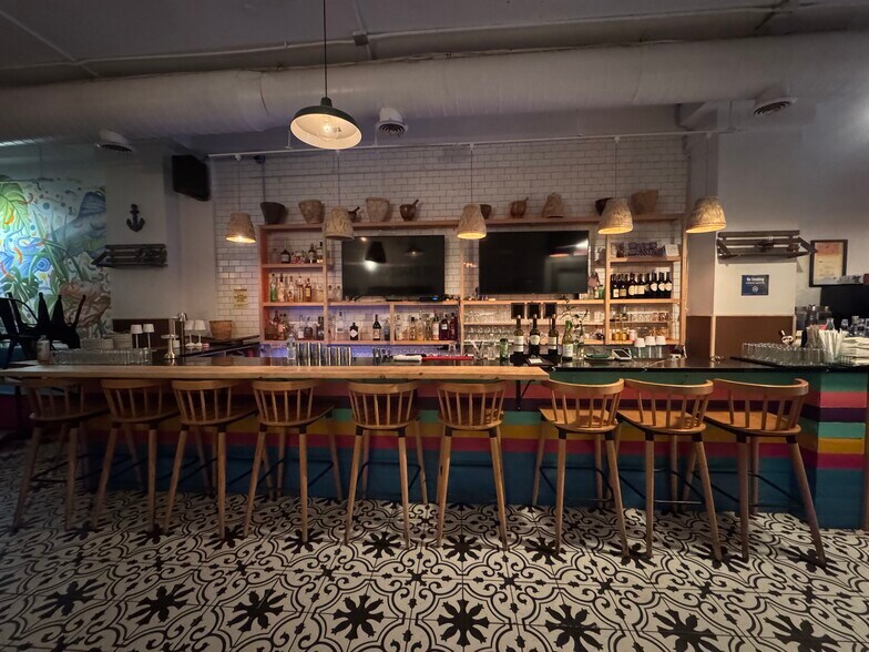 208 Grand St, Brooklyn, NY à louer - Photo de l’immeuble – Image 2 sur 12