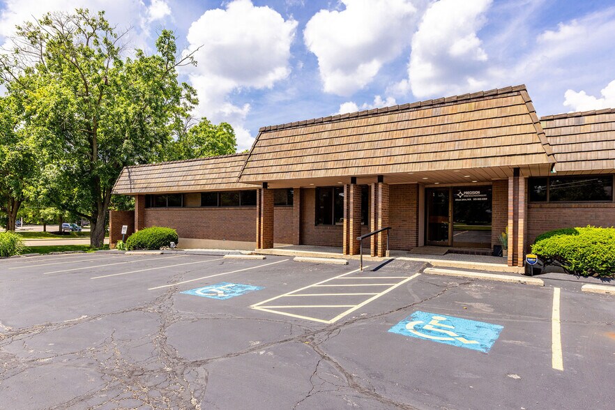 9030 Montgomery Rd, Cincinnati, OH à louer - Photo de l’immeuble – Image 2 sur 51