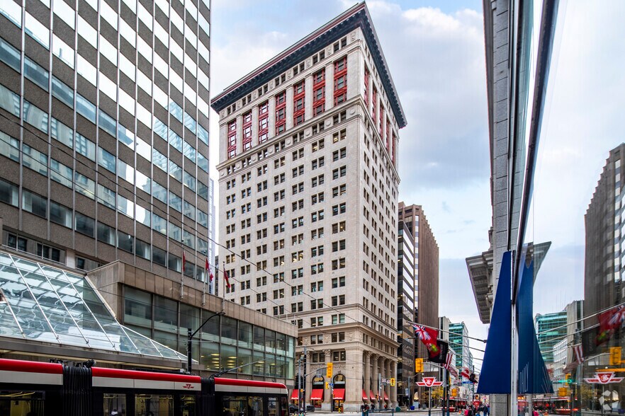 8 King St E, Toronto, ON à louer - Photo de l’immeuble – Image 1 sur 6