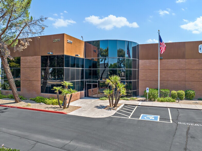 2019 W Quail Ave, Phoenix, AZ à vendre - Photo de l’immeuble – Image 2 sur 13