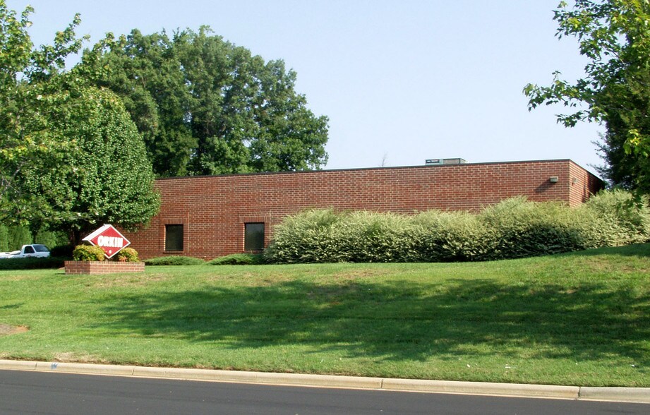 6101 Harris Technology Blvd, Charlotte, NC à vendre - Photo de l’immeuble – Image 2 sur 5