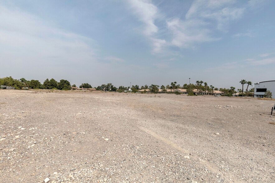 7604 Sahara Avenue, Las Vegas, NV à vendre - Photo de l’immeuble – Image 3 sur 5