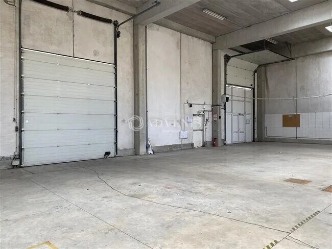 Plus de détails pour Local d'activités à louer